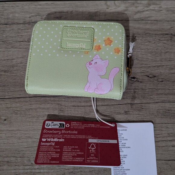 Loungefly Strawberry Shortcake Slumber Party Mini Zipper Wallet New With tags - Picture 7 of 7
